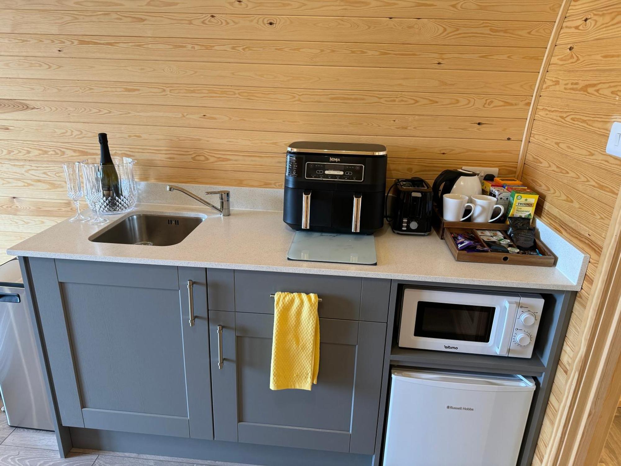 Hotel Ffrith Beach Glamping With Hot Tub Prestatyn Exterior foto
