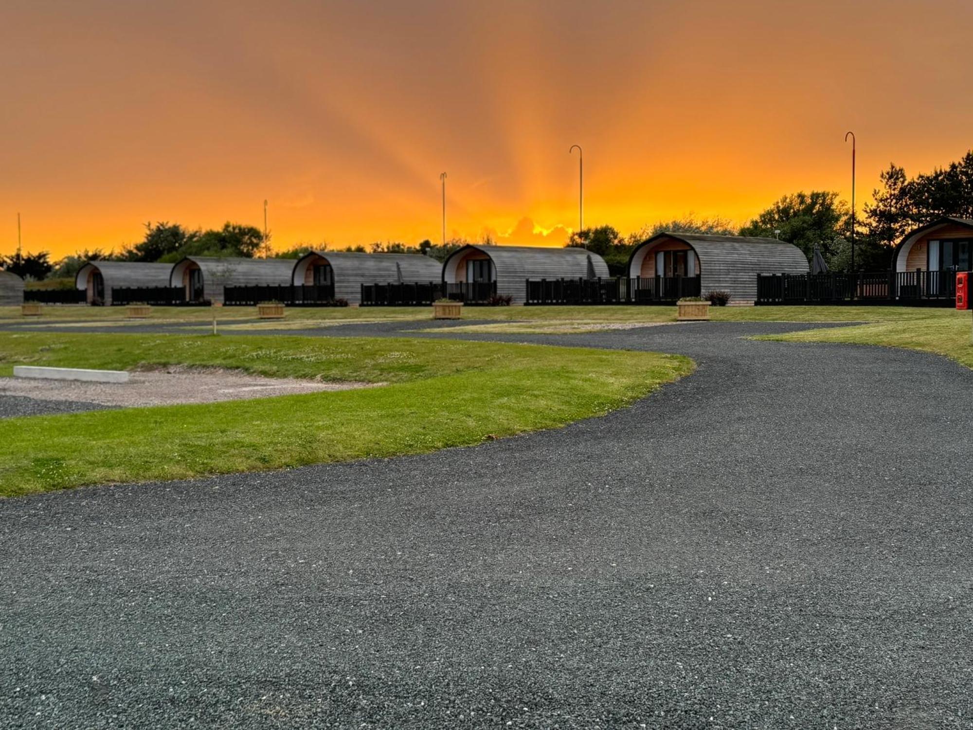 Hotel Ffrith Beach Glamping With Hot Tub Prestatyn Exterior foto